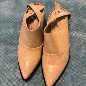 Women's Cream Croc-Embossed Shoes